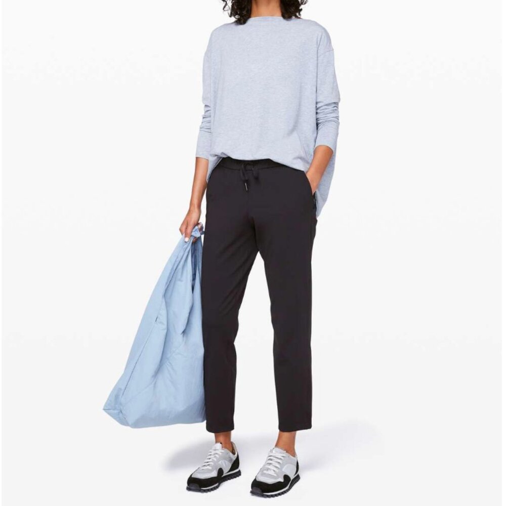 Lululemon On the Fly 7/8 Pant — Size 6, Black